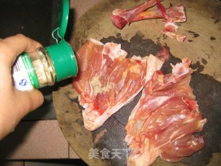 【飞禽走兽】玉米笋豉油鸡腿的做法步骤：2
