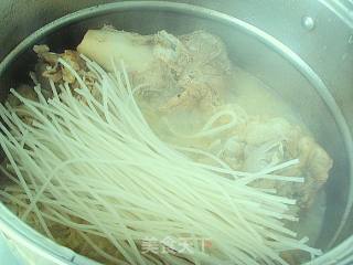 大骨烩酸菜粉的做法步骤：6