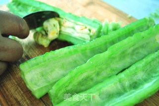 苦瓜炒鸡蛋的做法步骤：2