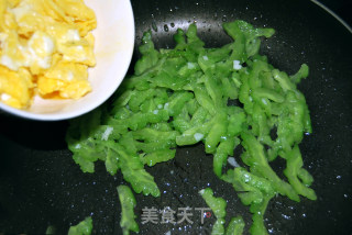 苦瓜炒鸡蛋的做法步骤：12