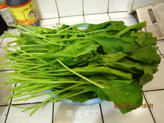菠菜卷的做法步骤：1