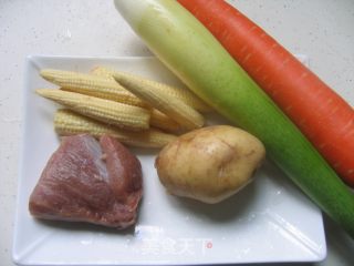【飞禽走兽篇】肉丁玉米笋的做法步骤：1