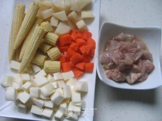 【飞禽走兽篇】肉丁玉米笋的做法步骤：2
