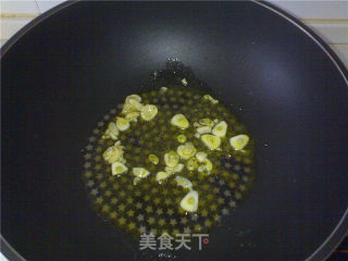 北极虾仁炒腐竹的做法步骤：3