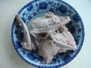 养生汤煲：竹蔗茅根胡萝卜汤的做法步骤：4