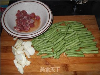 【飞禽走兽篇】肉片炒豆角的做法步骤：1