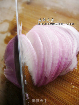 《雪梨遇上火辣洋姑娘会有怎样火花》——凉拌雪梨洋葱的做法步骤：3