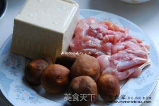 香菇烧豆腐的做法步骤：1