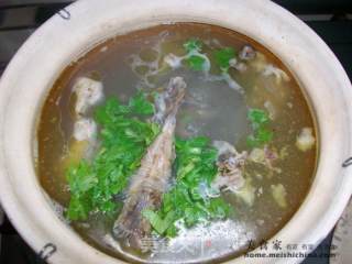 别浪费吃剩的鸡骨一样美味@@鸡骨冬粉汤的做法步骤：4