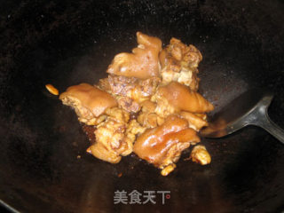 花生炖猪手的做法步骤：4