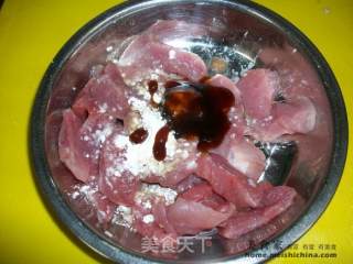 家常菜肴@@小时候的味道~~南瓜炒肉片的做法步骤：2
