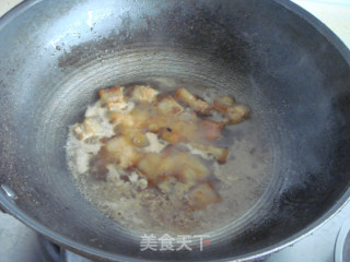 苦瓜洋葱炒五花肉的做法步骤：3