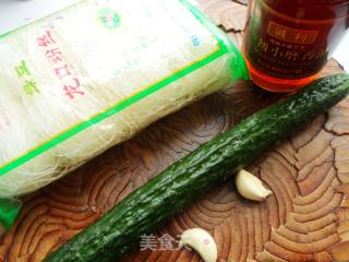 凉拌黄瓜粉丝的做法步骤：1