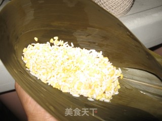 广式蛋黄肉粽的做法步骤：7