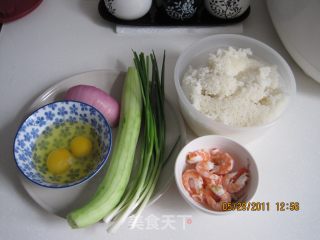简单美味—虾仁蛋炒饭的做法步骤：1