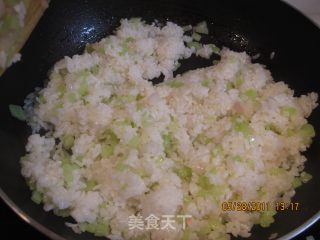 简单美味—虾仁蛋炒饭的做法步骤：3