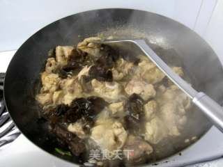 木耳啤酒鸡的做法步骤：8