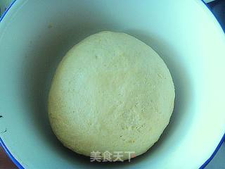 核桃黑芝麻红糖面包的做法步骤：2