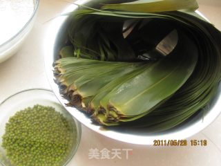 [端午.粽子篇]---绿豆蜜枣粽的做法步骤：2