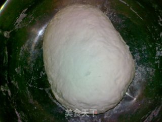 正宗东北包子（猪肉大葱味）的做法步骤：1