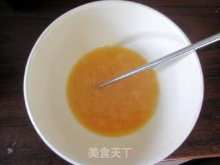 鸡蛋炒拉面的做法步骤：2