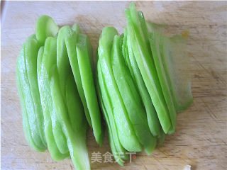 虾米炒合掌瓜的做法步骤：1