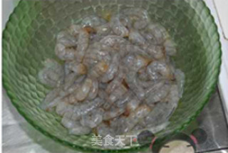 黄瓜炒虾仁的做法步骤：1