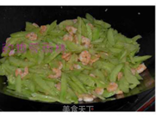 黄瓜炒虾仁的做法步骤：6