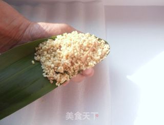 斧头棕--蛋黄肉粽的做法步骤：8