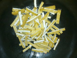 芹菜炒香干的做法步骤：4