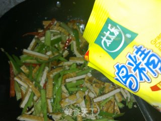 芹菜炒香干的做法步骤：7