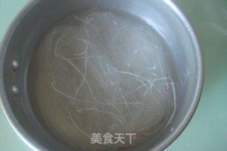 梭子蟹蒸粉丝的做法步骤：3