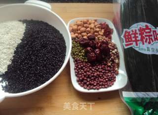 黑米八宝粽的做法步骤：1