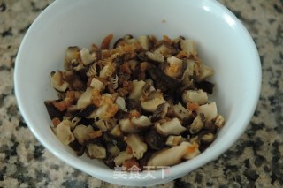 肉粽巧变水晶糯米包的做法步骤：2