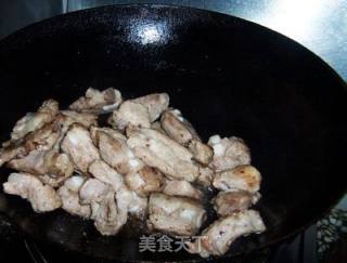 冬笋烧排骨的做法步骤：3