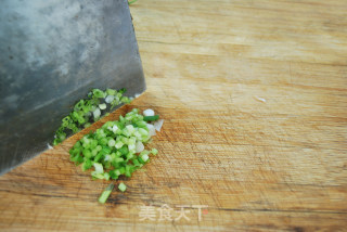 初夏时令家常菜—茭白炒毛豆籽的做法步骤：4