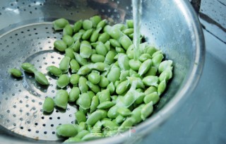 初夏时令家常菜—茭白炒毛豆籽的做法步骤：5