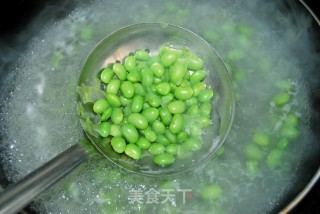 初夏时令家常菜—茭白炒毛豆籽的做法步骤：7