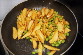 初夏时令家常菜—茭白炒毛豆籽的做法步骤：14