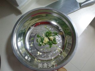 速成早餐蒜茄子的做法步骤：1