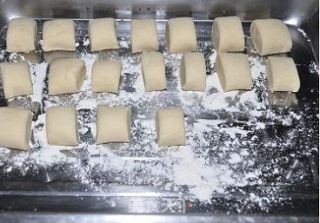 牛奶小馒头的做法步骤：9