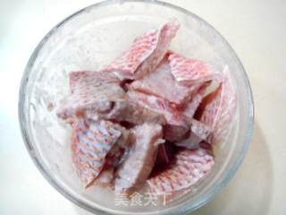 家常蒜子烧鱼块的做法步骤：3