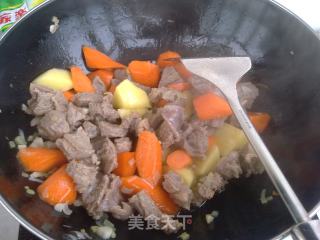 赫赫咖喱牛肉的做法步骤：3