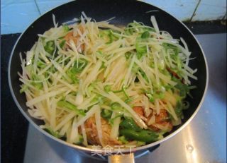 土豆丝烧蛋饺的做法步骤：8