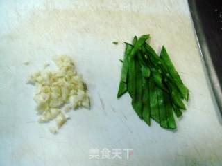松茸培根炒意面的做法步骤：3