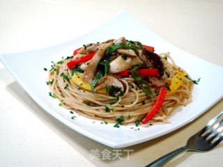 松茸培根炒意面的做法步骤：14