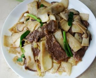 爽嫩香滑的快手菜－－鸡腿菇炒牛肉的做法步骤：5