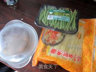 红烧肉豆角拌面的做法步骤：1