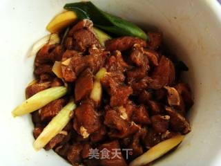 五香肉粽的做法步骤：2