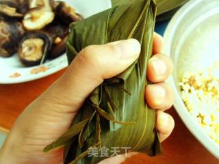 五香肉粽的做法步骤：16